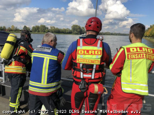 Einsatzkräfte von Feuerwehr und DLRG 